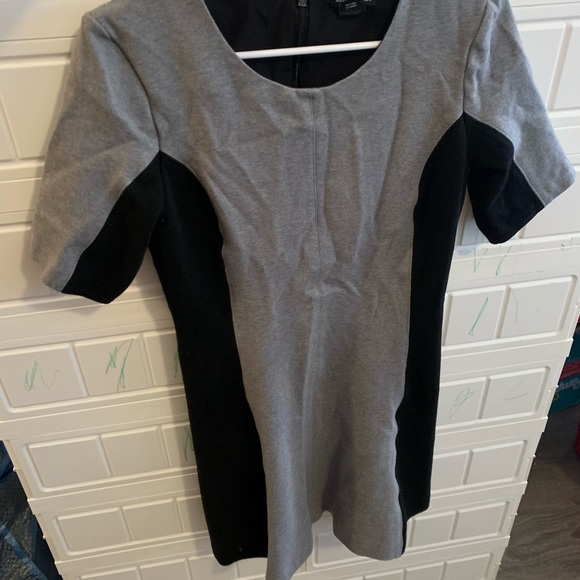 Club Monaco Gray & Black Ribbed Stretch Knit dress size 8 - Picture 4 of 4
